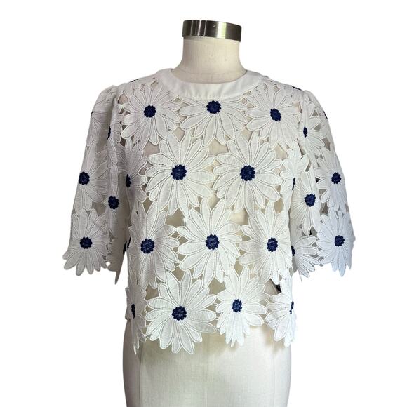 Gracia Daisy Cutout Flutter Sleeve Lace Blouse Size Large - Picture 1 of 7